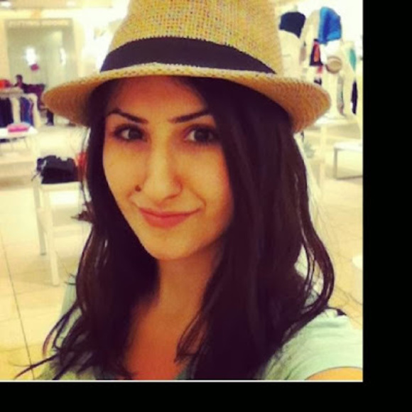 Meet your Posher, Aida - Picture 1 of 1